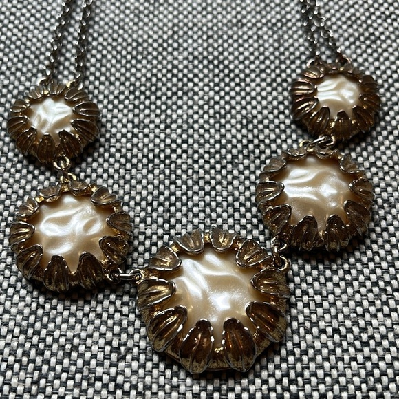 ✨ Talbots Sun Burst Gold and Pearl-like cabochon Statement Necklace ✨ - Picture 6 of 17